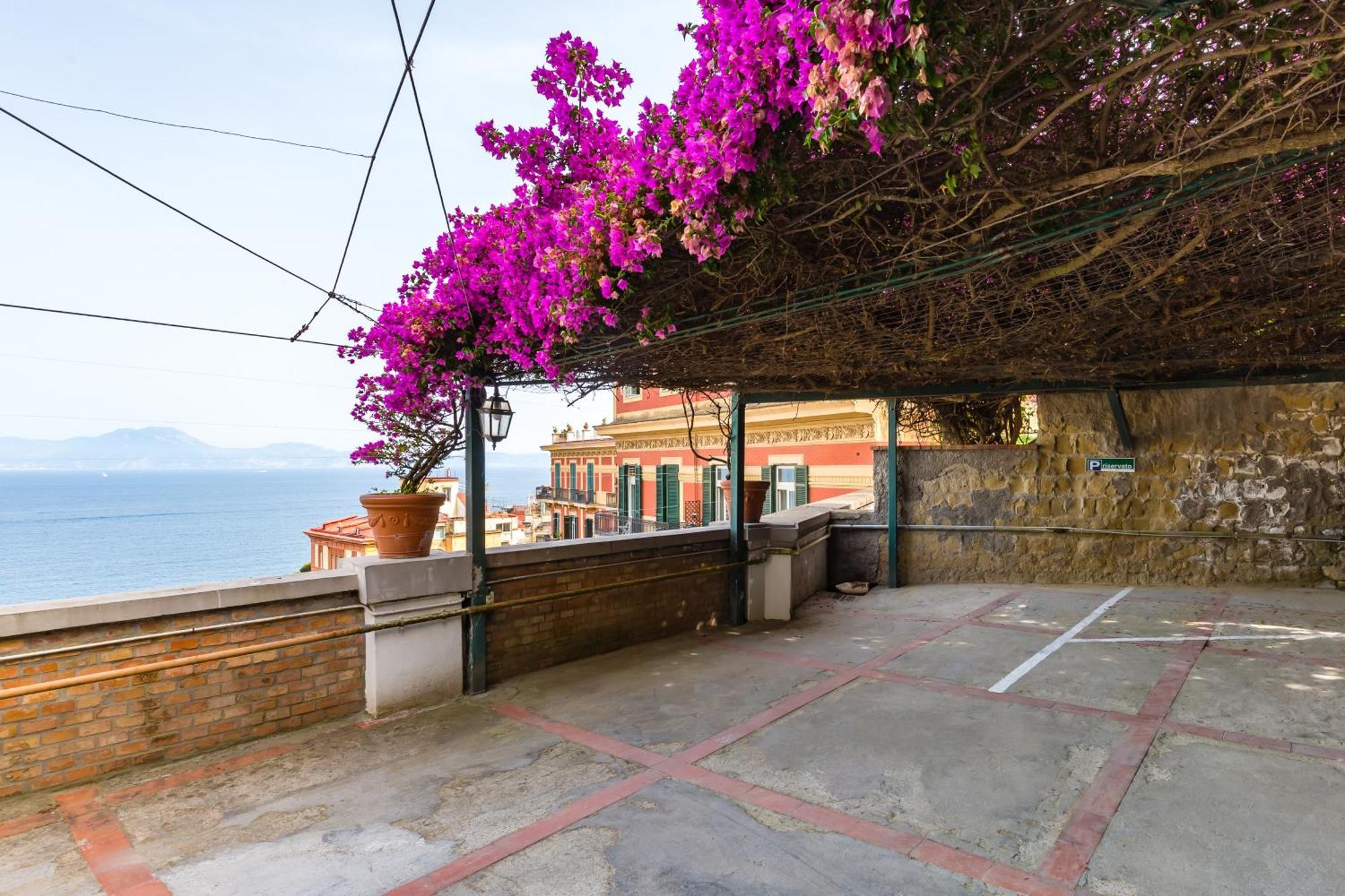 Villa Dolcevita With Parking By Napoliapartments Exterior foto