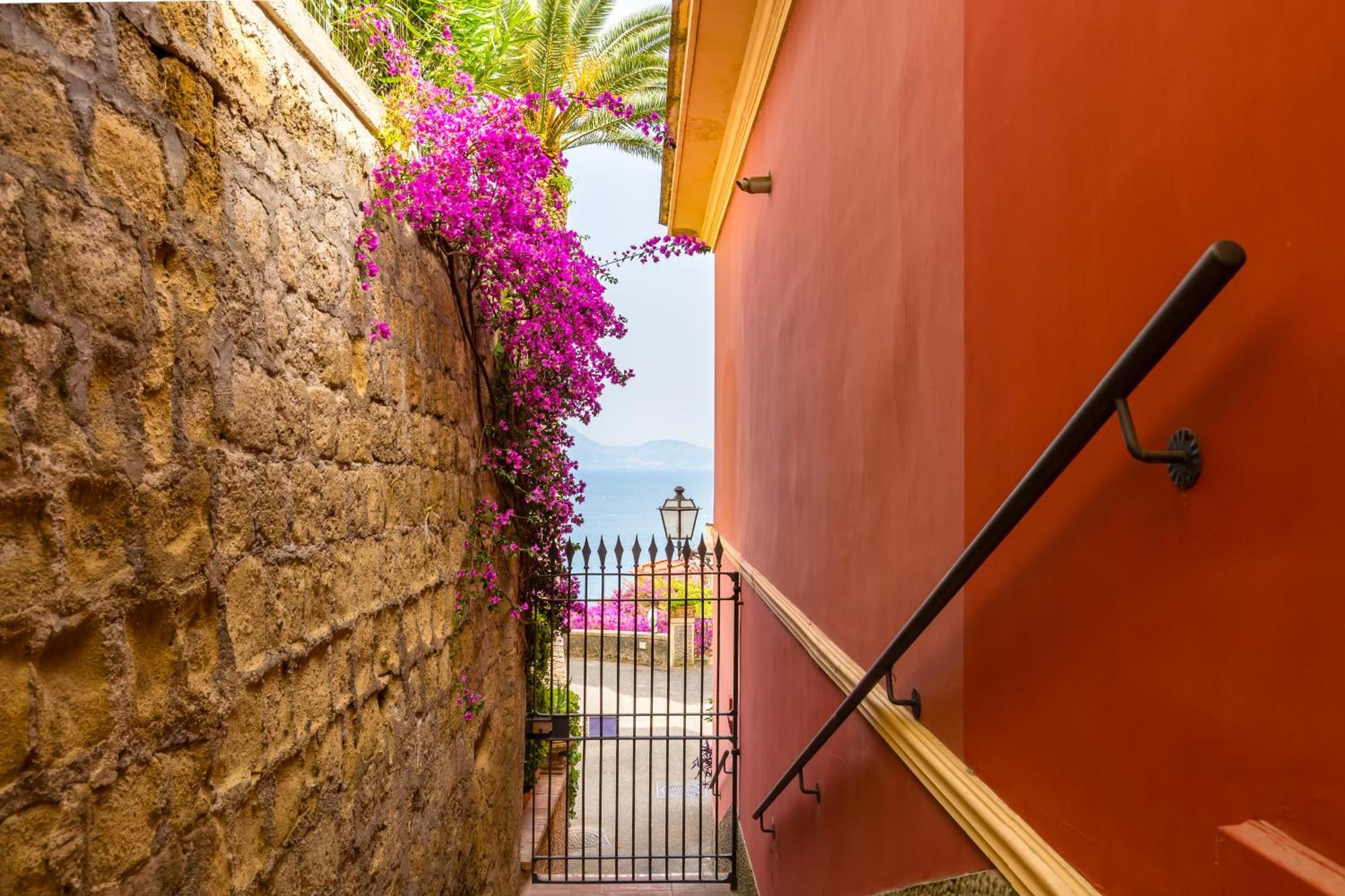 Villa Dolcevita With Parking By Napoliapartments Exterior foto